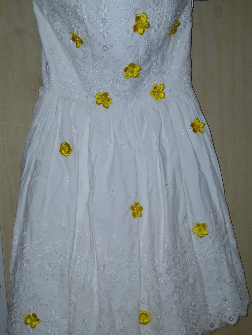 BETSEY JOHNSON Strapless, White Summer Dress With Yellow Flowers